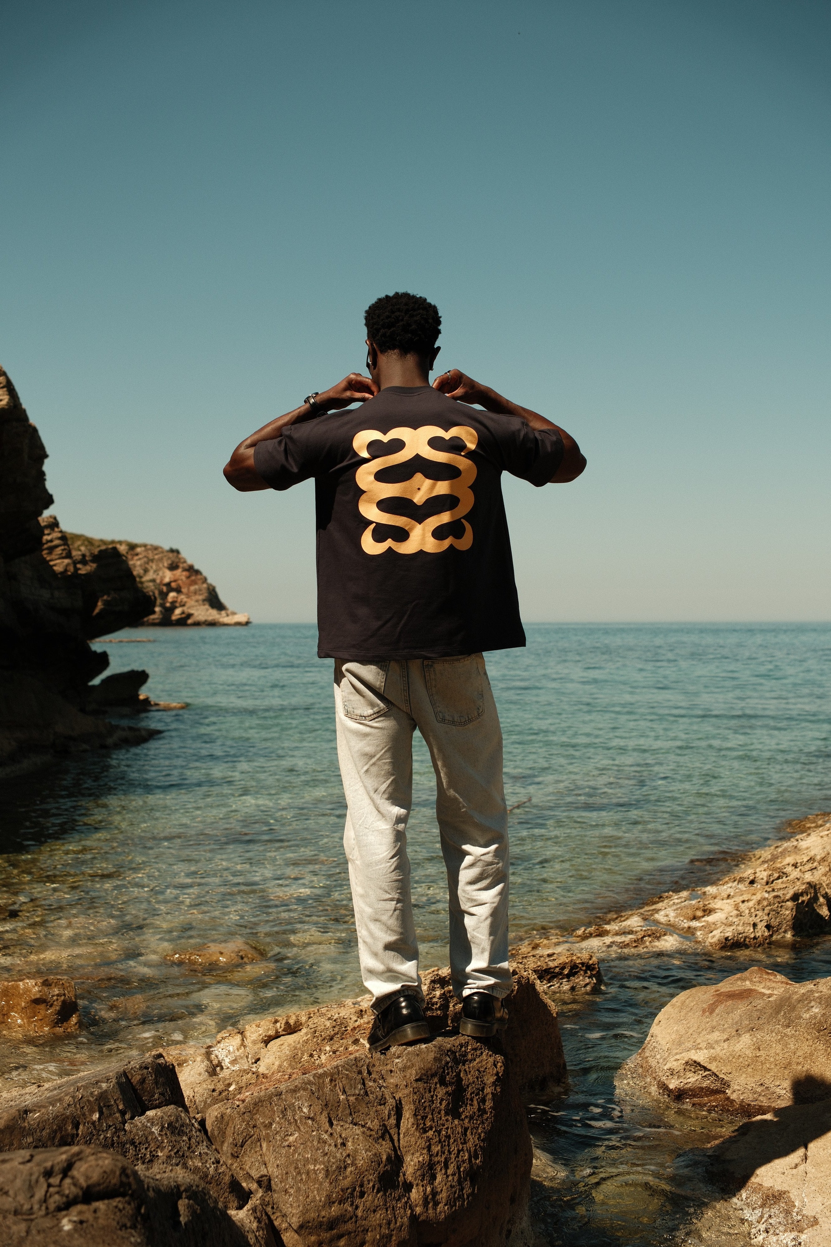 Crest Logo T-Shirt - Navy blue
